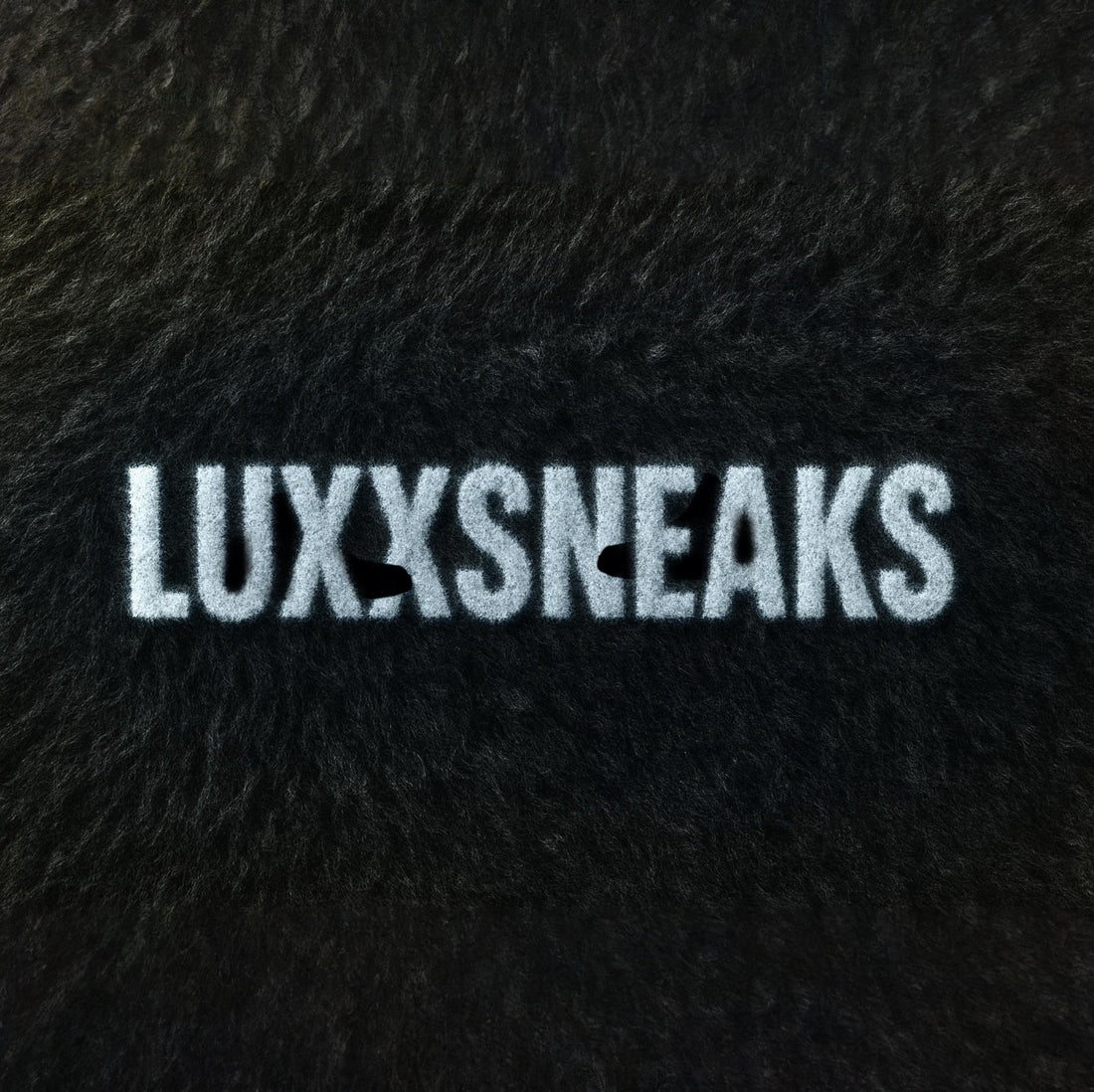 LuxxSneaks: THE JOURNAL